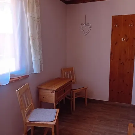 Fazekas Vendeghaz Es *