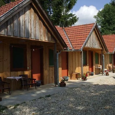 Guest house Fazekas Vendeghaz Es Kemping Oriszentpeter